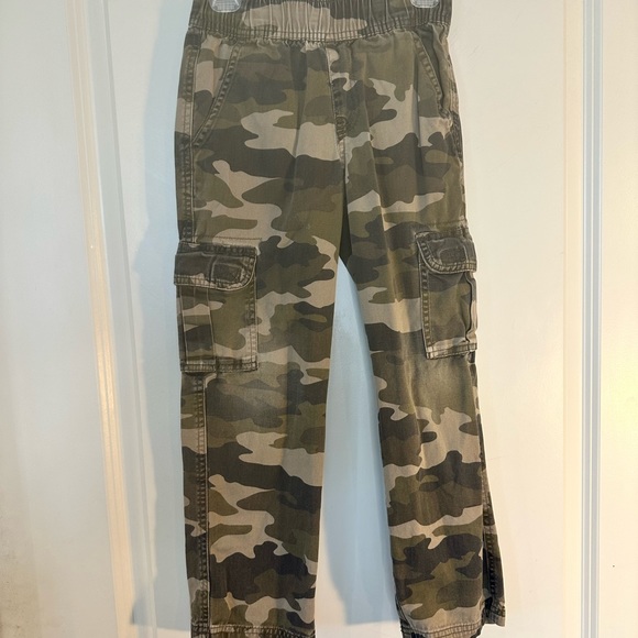 Children’s Place Pull Up Camo Cargo Pants, size 7 - Picture 3 of 5
